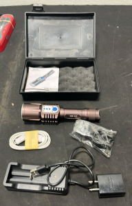 (1) Genwiss Waterproof Flashlight