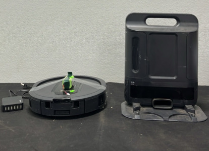 (1) Shark Robotic Vacuum w/ Charging Bay & Power Block