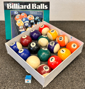 Vintage Professional Style Billiards Balls (Complete Set)