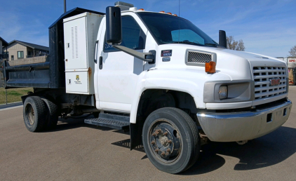 2007 GMC C 5500 - LOCKING TOOL BOXES!