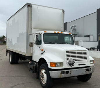 1995 INTERNATIONAL BOX TRUCK WITH LIFTGATE