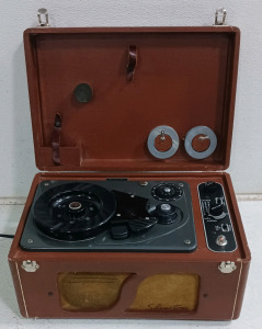 (1) Silvertone Wire Recorder - Model # (scratched off)
