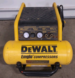 DeWalt Yellow 4.5gal. Air Compressor - 1.8HP - 5.2 SCFM - 200PSI Max