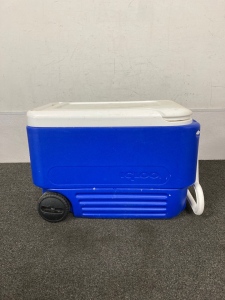 Igloo Rolling Cooler