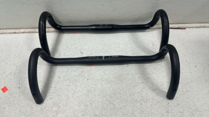 (1) Specialized AL-6061 42cm Handlebars - Black, (1) Gravel Bike 42cm Handlebars - Black