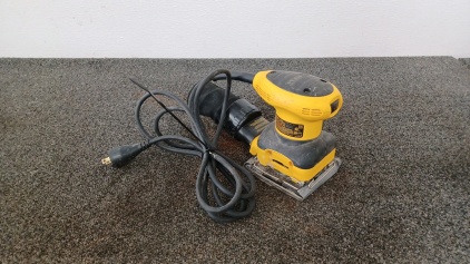 DeWalt 1/4 Sheet Palm Sander