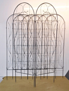 (1) 8-Piece Metal Garden Fence, Each Panel Is 18"W X 57"T