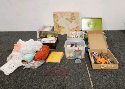 Singer Vintage 1960s Buttonholer Sewing Machine, Containers Filled With Knitting Needles Of Various Sizes, Sewing Thread, Buttons and More