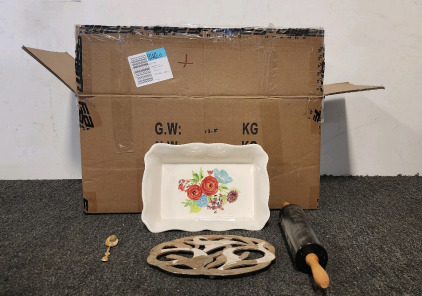 Pioneer Woman Dish, Vintage Oneida Calla Lily Trivit, Gold Plated Stainless Steel Spoon, and More!