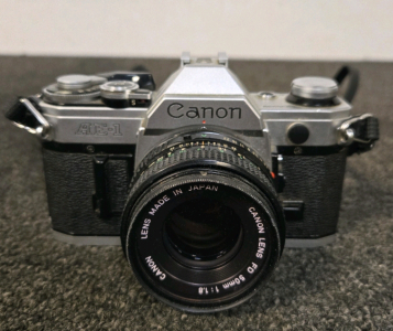 Vintage Canon AE-1 Canon 50mm 1:1,8 Camera w/Strap