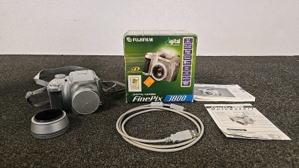Fujifilm FinePix 3800 Digital Camera