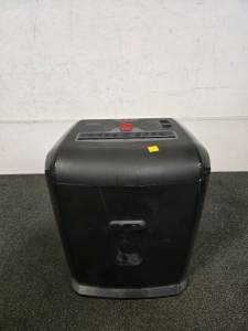 Staples 10-Sheet Cross-Cut Shredder With Lockout Key