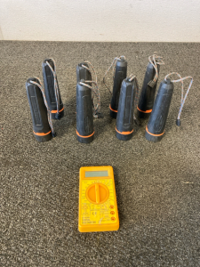 8 flashlight 1 volt meter no Prongs