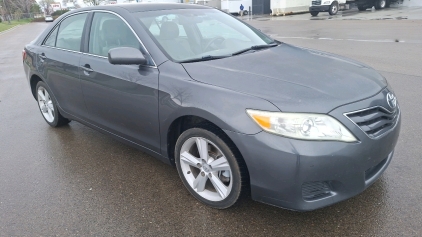 2011 TOYOTA CAMRY LE - CLEAN CAR