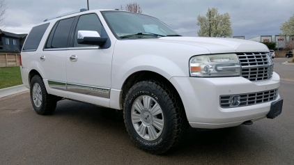 2010 LINCOLN NAVIGATOR - 4X4 - 3RD ROW SEATING!