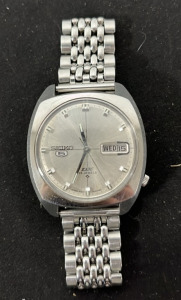 (1) Seiko 5 Vintage Men's Watch 1968 Retro Automatic