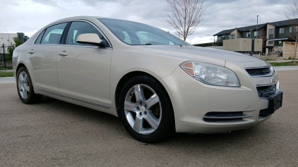 2011 CHEVROLET MALIBU - LEATHER INTERIOR!
