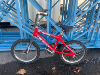 (1) 16&rdquo; Quest Red Kids Bike