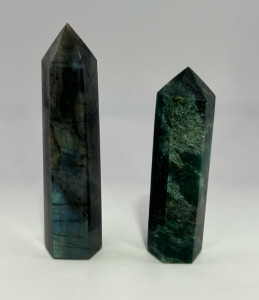 (1) 464cts. 3 1/4&rdquo; Tall Natural Green Emerald Hexagonal Shaped Gemstone Tower (1) 525 ct. Large 4&rdquo; Tall Flashy Top Quality Labradorite Hexagonal Tower