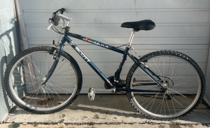(1) 26&rdquo; Scott Mohaka Navy Blue Bike