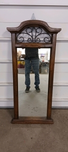 (1) Decorative Wall Mirror