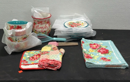 (15+) Vintage Pioneer Woman Dishes, Towels, & Kitchen Utensils