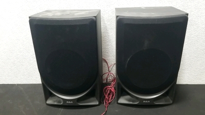 (2) RCA Stereo Speakers