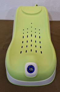 (1) Infant Bath Seat W/Temperature Guage, Green