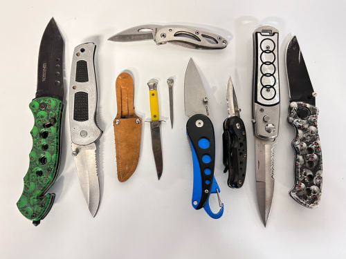 (8) Pocket Knives