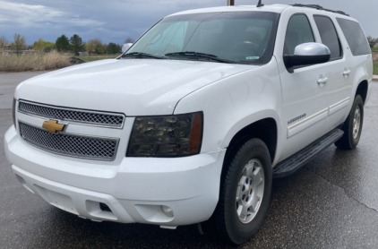 2014 CHEVROLET SUBURBAN - PANASONIC DVD PLAYER!