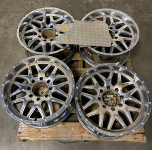 (4) 21.5" SP3 Rims & (2) Mud Flaps