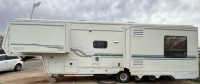 2001 KING OF THE ROAD ROYALITE TRAVEL TRAILER - 3