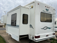 2001 KING OF THE ROAD ROYALITE TRAVEL TRAILER - 4