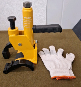 (1) Heavy Manual Tire Bead Breaker W/ Handle, For 38"-42" Tires <br/>