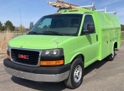 2007 GMC SAVANA - 8 EXTERNAL STORAGE COMPARTMENTS!
