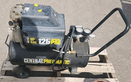 Central Pneumatic 2HP 8Gal 125psi Air Compressor