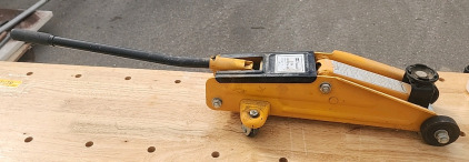 Wilmar 2 Ton Hydraulic Floor Jack Lift Range 5'-14"