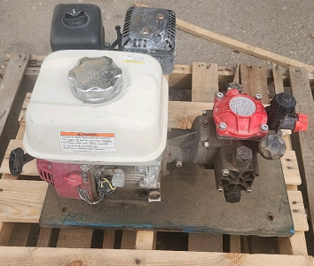 Honda GX 160 Gas Motor With Water Pump Attachment..