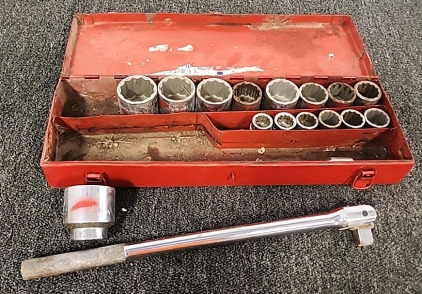 3/4" drive socket set, commonly used for heavy-duty mechanical work, especially on larger vehicles and machinery. It includes a ratchet handle and various sized sockets.