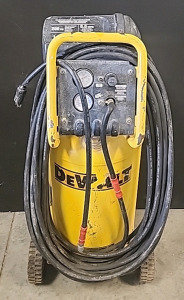 Dewalt Portable Aircompresor 200psi 15Gal 1.6HP and Hose..