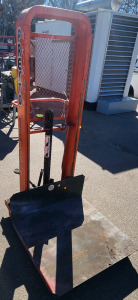 Presto Manual Pallet Lift. From Nampa School Dist..