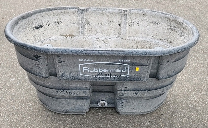 Rubbermaid 100 Gallon Water Tank