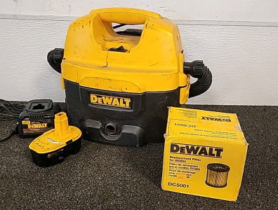 Dewalt Heavy Duty Wet/Dry Vacuum Works Cordless and with a Cord Comes With Charger Battery and Replacement Filter