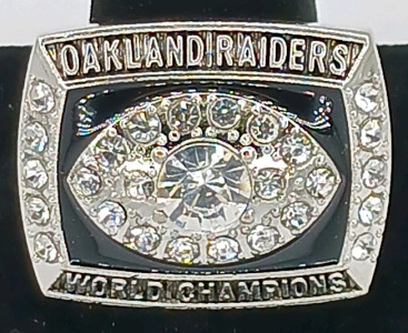 (1) Oakland Raiders Super Bowl XI Ring Replica