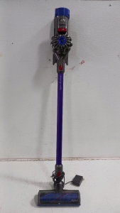 (1) Dyson V8 Animal+ Cordless Vacuum Cleaner &ndash; Powers On!!