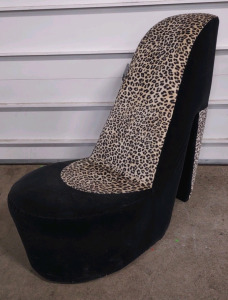 46"x 21"x 39&frac12;" Upholstered Stiletto High Heel Leopard Print Lounge Chair