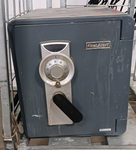 (1) First Alert Fire Safe - 19"x20&frac12;"x18&frac14;" - Has Key