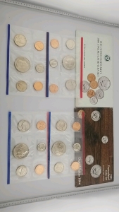 1989 Uncirculated Mint Coin Set, 1985 Uncirculated Mint Coin Set