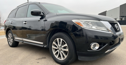 2013 NISSAN PATHFINDER - 3RD ROW SEATING!