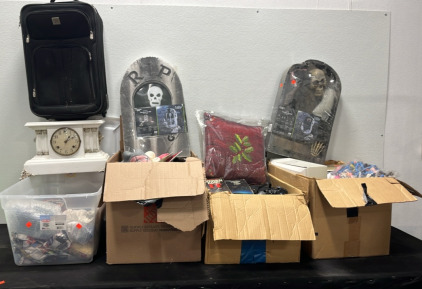 (1) Pallet of Assorted Decor, Homegoods, & More!